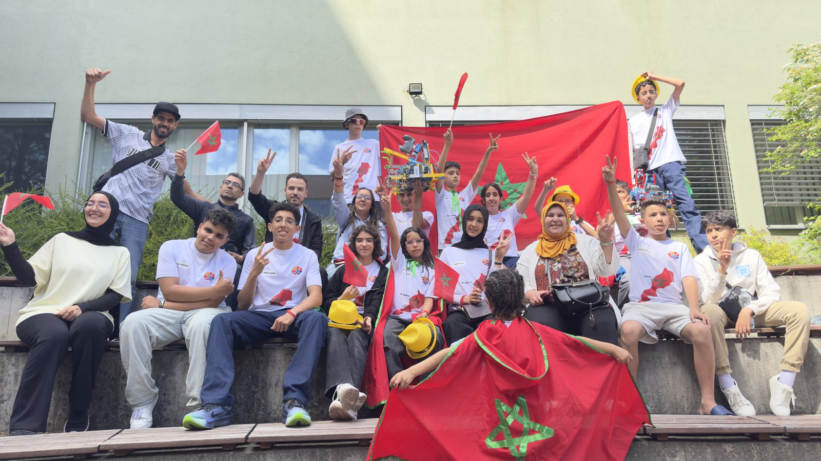 Célébration d'une victoire avec le drapeau marocain